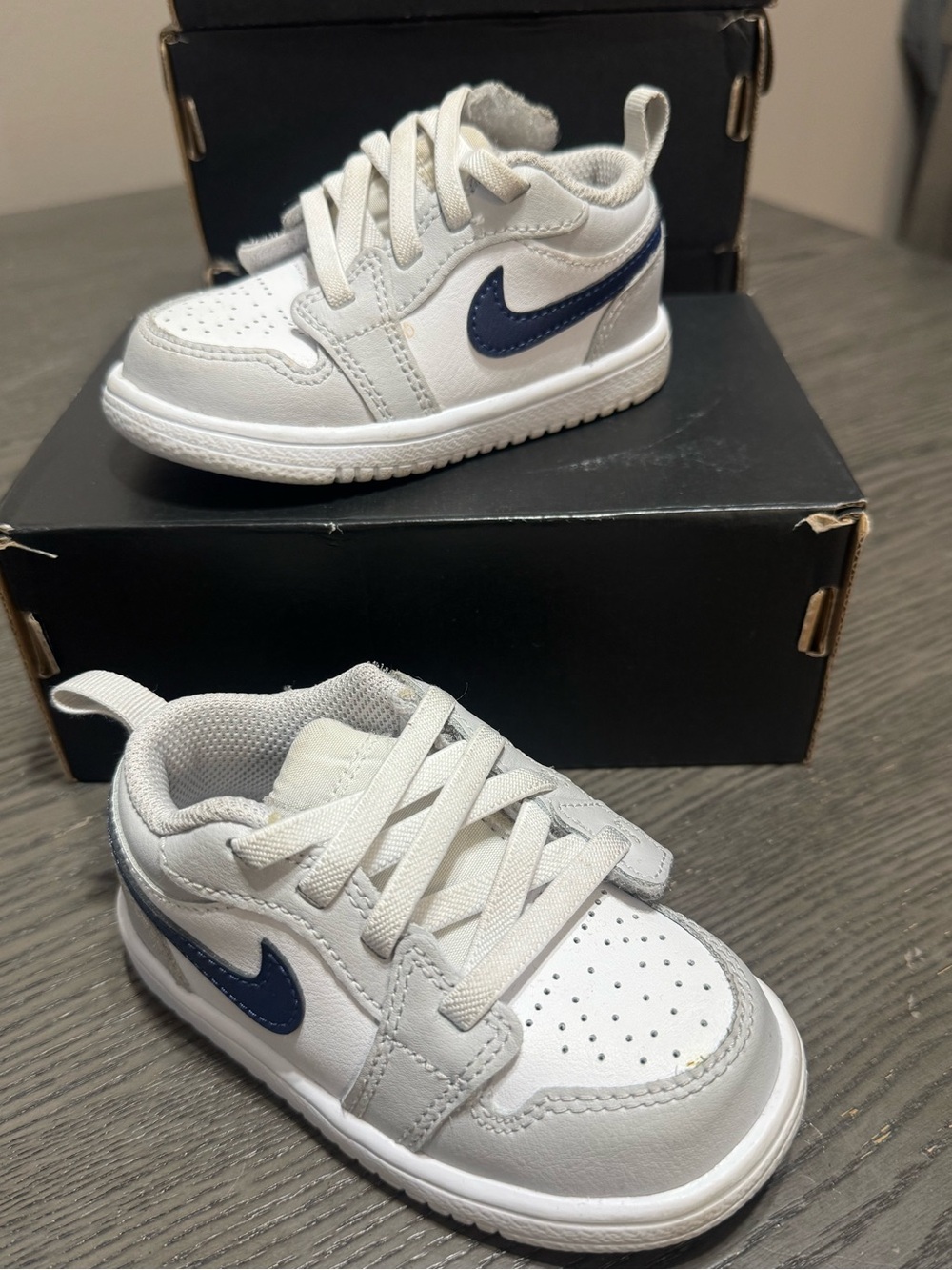 Nike Kids White and Navy Low-Top Sneakers with Gray Accents